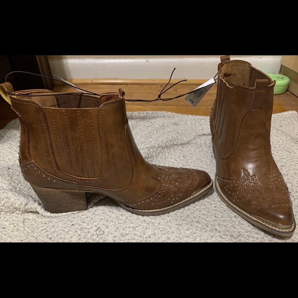 NWT YOKI Western Brown Boots